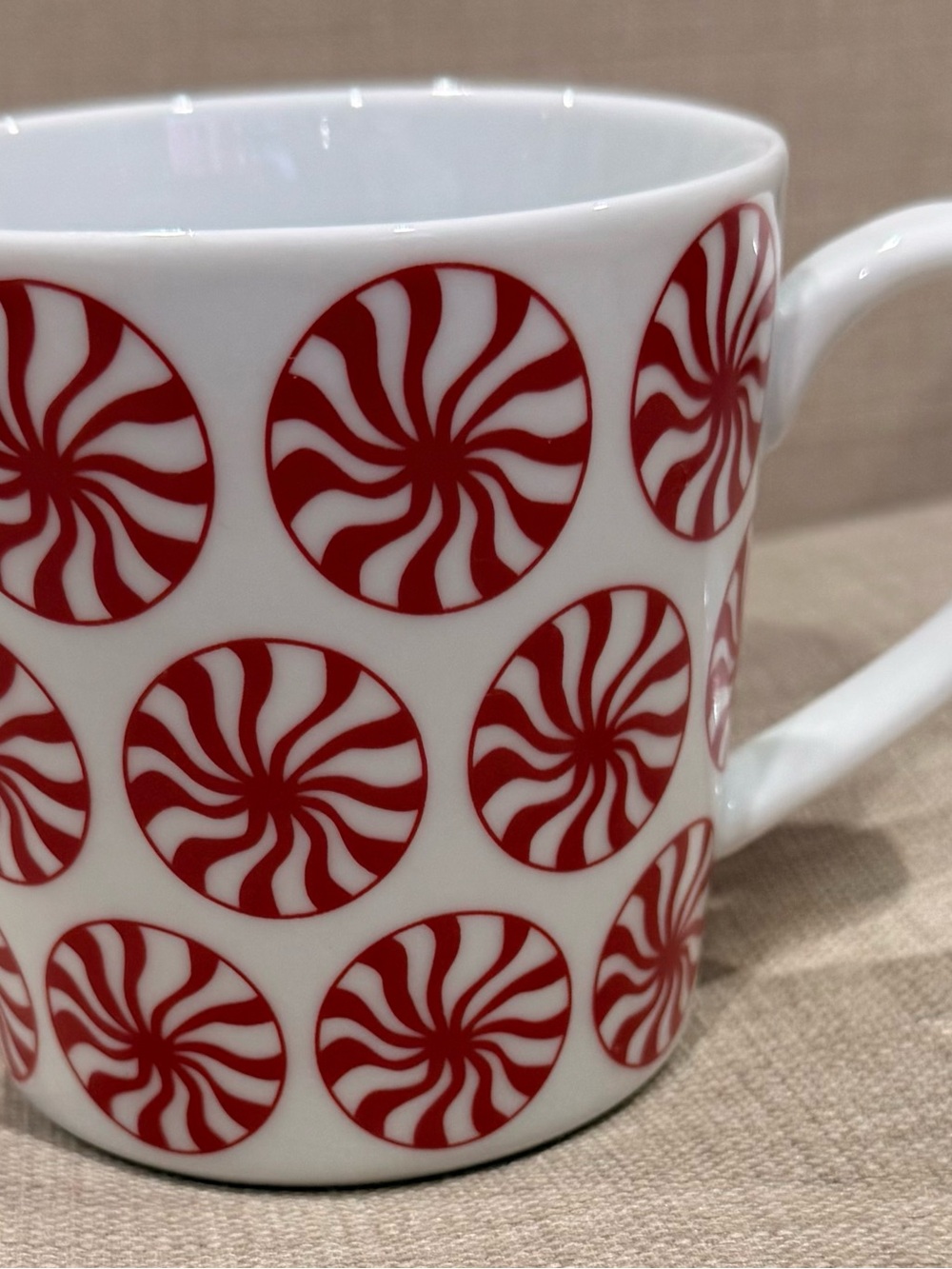 Crate&Barrel Holiday Peppermint Coffee Mug White Red Ceramic 12 fl oz Christmas